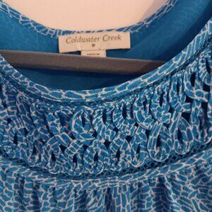 COLDWATER CREEK WOMEN'S LARGE BLUE AND WHITE PRINT SHORT SLEEVE TOP